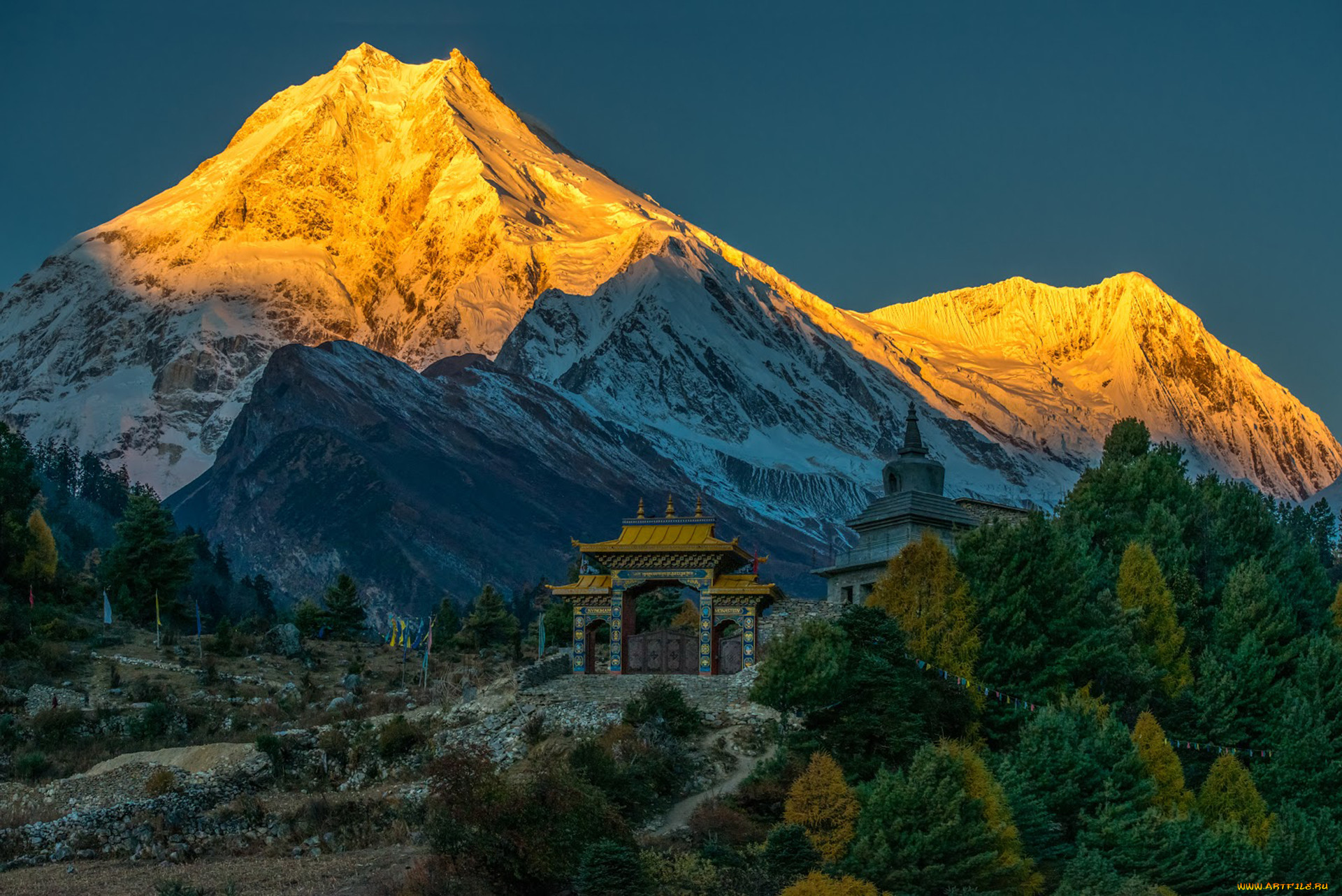 Г гималаи. Тибет Гималаи. Гималаи Непал Тибет. Непал природа Гималаи. Тибет Эверест Гималаи.